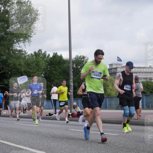 29.06.2025 - hella hamburg halbmarathon Luisa Fischer http://msf.ph/oto/8461521 29.06.2025 09:54:57 Kennedybrücke 4915, 6373, 1905, 11499, 679, 13269, 18489, 10493, 9444, 1057, 1139, 1169, 1604, 3305, 4871, 4915, 5007, 5011, 5336, 6373, 6711, 8852, 9444, 10493 meine-sportfotos.de