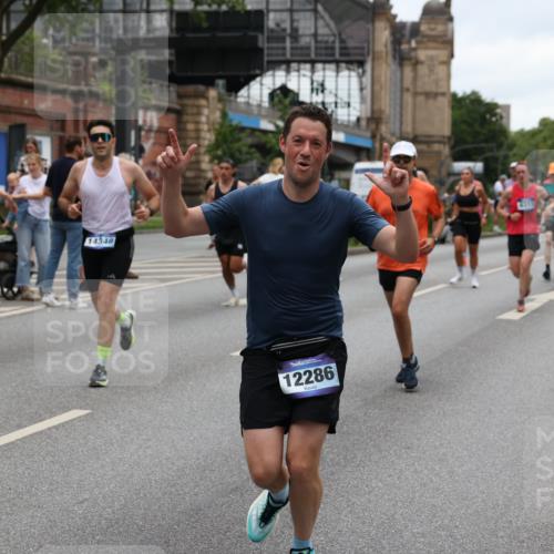 29.06.2025 - hella hamburg halbmarathon Yannick Fuchs http://msf.ph/oto/8461530 29.06.2025 10:56:49 20KM 1114, 1194, 1212, 1420, 1427, 1531, 1674, 1851, 2447, 2582, 2683, 2911, 3001, 3182, 3248, 3625, 3740, 4389, 4511, 5763, 6311, 6602, 6752, 6966, 7453, 7869, 8068, 8721, 8730, 9306, 11180, 11310, 12004, 12008, 12286, 12571, 12836, 12978, 13739, 13874, 13939, 14348, 14677, 14917, 16688, 17096, 17119, 17142, 17818, 18382, 18530 meine-sportfotos.de