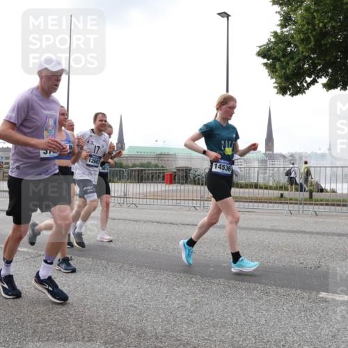 29.06.2025 - hella hamburg halbmarathon Lena Gebhardt http://msf.ph/oto/8461542 29.06.2025 10:31:59 Lombardsbrücke 12319, 12663, 9812, 2125, 14536, 1235, 1311, 1373, 1844, 1879, 1987, 2349, 2384, 2672, 2831, 2832, 2943, 3022, 3221, 3239, 3358, 3396, 3397, 3424, 3571, 3681, 3707, 3751, 3752, 3778, 3822, 4314, 4605, 4877, 4924, 4953, 5156, 5496, 5601, 5658, 5743, 5965, 6160, 6218, 6252, 6546, 6573, 6640, 6718, 6727, 7135, 7239, 7295, 7334, 7344, 7535, 7570, 7695, 7789, 7816, 7898, 8175, 8304, 8538, 8620, 8806, 9078, 9104, 9183, 9206, 9478, 9812, 9883, 10240, 13724, 17404, 17517 meine-sportfotos.de