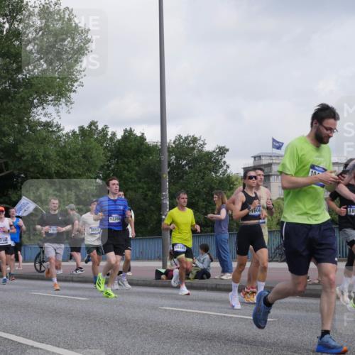 29.06.2025 - hella hamburg halbmarathon Luisa Fischer http://msf.ph/oto/8461549 29.06.2025 09:54:58 Kennedybrücke 4915, 6373, 11495, 1810, 1167, 8852, 13269, 18489, 1604, 18, 9444, 1139, 1169, 1512, 1604, 3305, 4915, 5007, 5011, 5336, 6373, 6711, 8852, 9444, 10493, 10741 meine-sportfotos.de