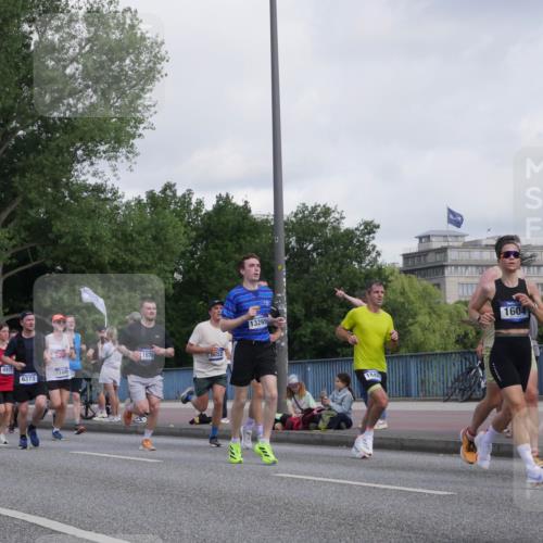 29.06.2025 - hella hamburg halbmarathon Luisa Fischer http://msf.ph/oto/8461579 29.06.2025 09:54:58 Kennedybrücke 1728, 1679, 4915, 11495, 6373, 8852, 13269, 184, 1604, 1139, 1169, 1512, 1604, 3305, 4915, 5007, 5011, 5336, 6373, 6711, 8852, 9444, 10493, 10741 meine-sportfotos.de