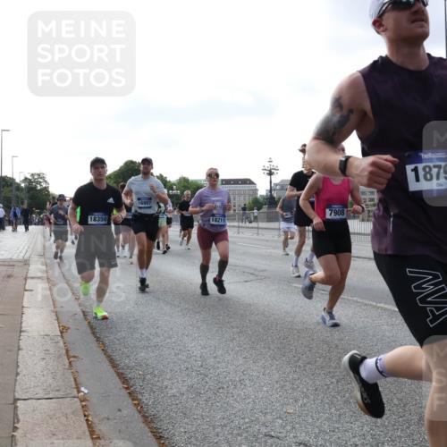 29.06.2025 - hella hamburg halbmarathon Lena Gebhardt http://msf.ph/oto/8461595 29.06.2025 09:54:52 Lombardsbrücke 18350, 16907, 18211, 7908, 18797, 335, 1171, 1342, 1549, 1817, 1942, 2020, 2222, 2367, 2442, 2470, 2561, 2592, 2596, 2670, 2816, 2889, 2955, 3208, 3209, 3562, 4017, 4121, 4816, 4832, 5399, 5447, 5638, 5705, 5706, 5884, 6266, 6290, 6389, 6723, 6819, 6923, 6978, 6991, 7087, 7274, 7335, 7659, 7709, 7908, 8117, 8142, 8371, 8374, 8437, 8482, 8487, 8657, 8916, 8981, 9031, 9038, 9051, 9093, 9159, 9476, 9661, 9710, 9869, 9924, 9931, 10057, 10237, 11333 meine-sportfotos.de