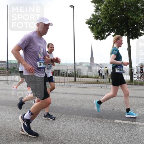 29.06.2025 - hella hamburg halbmarathon Lena Gebhardt http://msf.ph/oto/8461671 29.06.2025 10:31:59 Lombardsbrücke 12319, 3751, 1266, 14536, 1235, 1311, 1373, 1844, 1879, 1987, 2349, 2384, 2672, 2831, 2832, 2943, 3022, 3221, 3239, 3358, 3396, 3397, 3424, 3571, 3681, 3707, 3751, 3752, 3778, 3822, 4314, 4605, 4877, 4924, 4953, 5156, 5496, 5601, 5658, 5743, 5965, 6160, 6218, 6252, 6546, 6573, 6640, 6718, 6727, 7135, 7239, 7295, 7334, 7344, 7535, 7570, 7695, 7789, 7816, 7898, 8175, 8304, 8538, 8620, 8806, 9078, 9104, 9183, 9206, 9478, 9812, 9883, 10240, 13724, 17404, 17517 meine-sportfotos.de