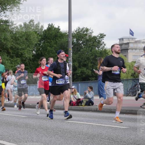 29.06.2025 - hella hamburg halbmarathon Luisa Fischer http://msf.ph/oto/8461693 29.06.2025 09:55:00 Kennedybrücke 7281, 17391, 12365, 9, 4915, 15309, 38, 6373, 195, 11079, 8852, 1139, 1169, 1512, 1604, 3305, 4915, 5007, 5011, 6373, 8852, 9444, 10493, 10741 meine-sportfotos.de