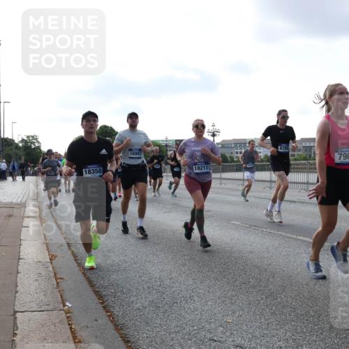 29.06.2025 - hella hamburg halbmarathon Lena Gebhardt http://msf.ph/oto/8461716 29.06.2025 09:54:53 Lombardsbrücke 18350, 16907, 18211, 6290, 7908, 1171, 1200, 1342, 1549, 1817, 1942, 2222, 2367, 2442, 2470, 2561, 2592, 2596, 2670, 2816, 2889, 2955, 3208, 3209, 3258, 3562, 4017, 4121, 4816, 4832, 5399, 5447, 5638, 5705, 5706, 5884, 6027, 6266, 6290, 6389, 6723, 6819, 6923, 6978, 6991, 7087, 7274, 7335, 7659, 7709, 7908, 8117, 8142, 8371, 8374, 8437, 8482, 8487, 8657, 8916, 8981, 9031, 9038, 9051, 9093, 9159, 9476, 9661, 9710, 9869, 9924, 9931, 10057, 10237, 11333 meine-sportfotos.de