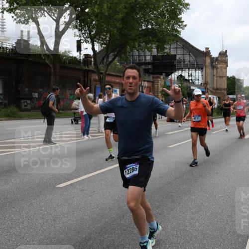 29.06.2025 - hella hamburg halbmarathon Yannick Fuchs http://msf.ph/oto/8461755 29.06.2025 10:56:50 20KM 1114, 1126, 1194, 1212, 1420, 1427, 1531, 1674, 1851, 2447, 2582, 2683, 2911, 3001, 3182, 3248, 3625, 3740, 4389, 4511, 5763, 6311, 6602, 6752, 6966, 7453, 7869, 8068, 8176, 8721, 8730, 9306, 11180, 11310, 12004, 12008, 12286, 12571, 12836, 12978, 13739, 13874, 13939, 14348, 14677, 14917, 16688, 17096, 17119, 17142, 17818, 18382, 18530 meine-sportfotos.de