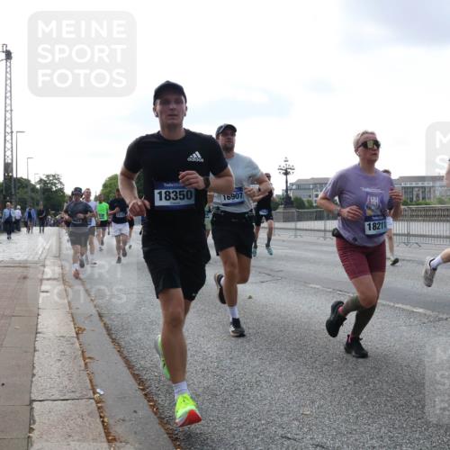 29.06.2025 - hella hamburg halbmarathon Lena Gebhardt http://msf.ph/oto/8461771 29.06.2025 09:54:53 Lombardsbrücke 13147, 18350, 16907, 1764, 18211, 1171, 1200, 1342, 1549, 1817, 1942, 2222, 2367, 2442, 2470, 2561, 2592, 2596, 2670, 2816, 2889, 2955, 3208, 3209, 3258, 3562, 4017, 4121, 4816, 4832, 5399, 5447, 5638, 5705, 5706, 5884, 6027, 6266, 6290, 6389, 6723, 6819, 6923, 6978, 6991, 7087, 7274, 7335, 7659, 7709, 7908, 8117, 8142, 8371, 8374, 8437, 8482, 8487, 8657, 8916, 8981, 9031, 9038, 9051, 9093, 9159, 9476, 9661, 9710, 9869, 9924, 9931, 10057, 10237, 11333 meine-sportfotos.de