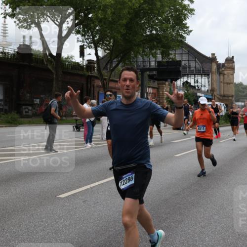 29.06.2025 - hella hamburg halbmarathon Yannick Fuchs http://msf.ph/oto/8461773 29.06.2025 10:56:50 20KM 1114, 1126, 1194, 1212, 1420, 1427, 1531, 1674, 1851, 2447, 2582, 2683, 2911, 3001, 3182, 3248, 3625, 3740, 4389, 4511, 5763, 6311, 6602, 6752, 6966, 7453, 7869, 8068, 8176, 8721, 8730, 9306, 11180, 11310, 12004, 12008, 12286, 12571, 12836, 12978, 13739, 13874, 13939, 14348, 14677, 14917, 16688, 17096, 17119, 17142, 17818, 18382, 18530 meine-sportfotos.de