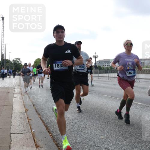 29.06.2025 - hella hamburg halbmarathon Lena Gebhardt http://msf.ph/oto/8461843 29.06.2025 09:54:53 Lombardsbrücke 13147, 1833, 16907, 18211, 6290, 1171, 1200, 1342, 1549, 1817, 1942, 2222, 2367, 2442, 2470, 2561, 2592, 2596, 2670, 2816, 2889, 2955, 3208, 3209, 3258, 3562, 4017, 4121, 4816, 4832, 5399, 5447, 5638, 5705, 5706, 5884, 6027, 6266, 6290, 6389, 6723, 6819, 6923, 6978, 6991, 7087, 7274, 7335, 7659, 7709, 7908, 8117, 8142, 8371, 8374, 8437, 8482, 8487, 8657, 8916, 8981, 9031, 9038, 9051, 9093, 9159, 9476, 9661, 9710, 9869, 9924, 9931, 10057, 10237, 11333 meine-sportfotos.de