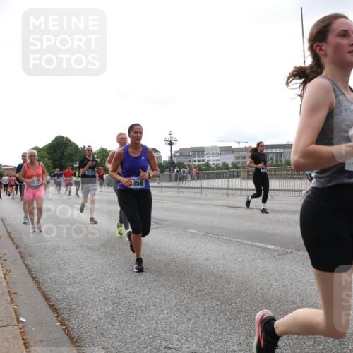 29.06.2025 - hella hamburg halbmarathon Lena Gebhardt http://msf.ph/oto/8461866 29.06.2025 10:32:00 Lombardsbrücke 8538, 358, 189, 1235, 1311, 1373, 1844, 1879, 1987, 2349, 2384, 2672, 2831, 2832, 2943, 3022, 3221, 3239, 3358, 3396, 3397, 3424, 3571, 3681, 3707, 3751, 3752, 3778, 3822, 4314, 4365, 4605, 4877, 4924, 4953, 5156, 5496, 5601, 5658, 5743, 5965, 6160, 6218, 6252, 6546, 6573, 6640, 6718, 6727, 7135, 7239, 7295, 7334, 7344, 7535, 7570, 7695, 7789, 7816, 7898, 8175, 8304, 8538, 8620, 8806, 9078, 9104, 9183, 9206, 9478, 9812, 9883, 10240, 13724, 17404, 17517 meine-sportfotos.de