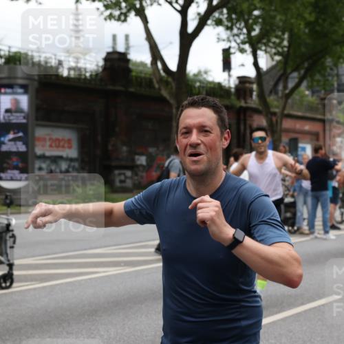 29.06.2025 - hella hamburg halbmarathon Yannick Fuchs http://msf.ph/oto/8461869 29.06.2025 10:56:50 20KM 1114, 1126, 1194, 1212, 1420, 1427, 1531, 1674, 1851, 2447, 2582, 2683, 2911, 3001, 3182, 3248, 3625, 3740, 4389, 4511, 5763, 6311, 6602, 6752, 6966, 7453, 7869, 8068, 8176, 8721, 8730, 9306, 11180, 11310, 12004, 12008, 12286, 12571, 12836, 12978, 13739, 13874, 13939, 14348, 14677, 14917, 16688, 17096, 17119, 17142, 17818, 18382, 18530 meine-sportfotos.de