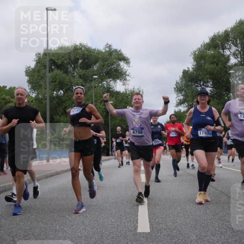 29.06.2025 - hella hamburg halbmarathon Luisa Fischer http://msf.ph/oto/8461886 29.06.2025 10:39:26 Kennedybrücke 1646, 12165, 1284, 124, 4798, 3243, 15676, 17939, 18518, 1102, 1183, 1284, 3243, 3990, 4902, 4937, 5240, 5246, 9295, 10336, 10341 meine-sportfotos.de