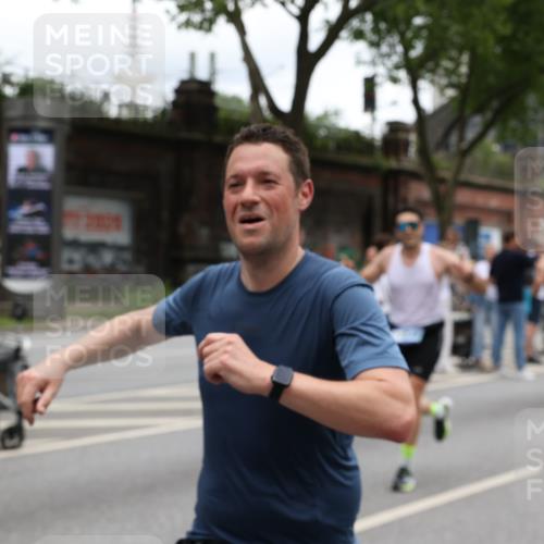 29.06.2025 - hella hamburg halbmarathon Yannick Fuchs http://msf.ph/oto/8461896 29.06.2025 10:56:50 20KM 1114, 1126, 1194, 1212, 1420, 1427, 1531, 1674, 1851, 2447, 2582, 2683, 2911, 3001, 3182, 3248, 3625, 3740, 4389, 4511, 5763, 6311, 6602, 6752, 6966, 7453, 7869, 8068, 8176, 8721, 8730, 9306, 11180, 11310, 12004, 12008, 12286, 12571, 12836, 12978, 13739, 13874, 13939, 14348, 14677, 14917, 16688, 17096, 17119, 17142, 17818, 18382, 18530 meine-sportfotos.de
