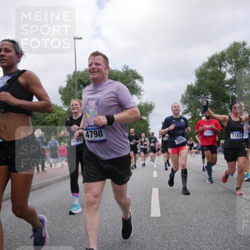 29.06.2025 - hella hamburg halbmarathon Luisa Fischer http://msf.ph/oto/8461931 29.06.2025 10:39:27 Kennedybrücke 14109, 4798, 9117, 3243, 15676, 1183, 5677, 1102, 1183, 1284, 3243, 3990, 4902, 4937, 5246, 9295, 10336, 10341 meine-sportfotos.de