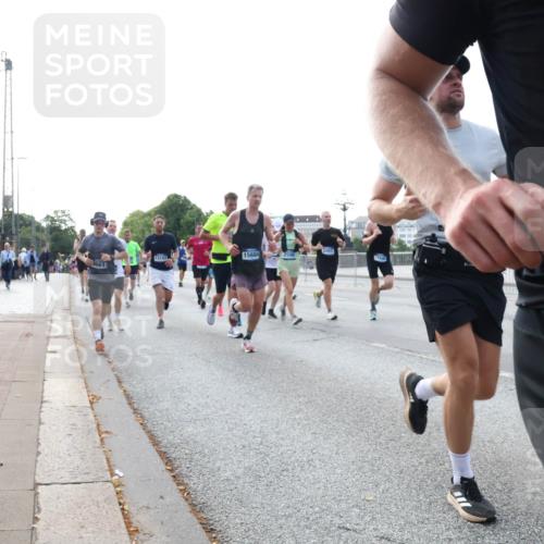 29.06.2025 - hella hamburg halbmarathon Lena Gebhardt http://msf.ph/oto/8462019 29.06.2025 09:54:54 Lombardsbrücke 15684, 13147, 661, 6991, 18, 1200, 1342, 1549, 1817, 1942, 2222, 2367, 2442, 2470, 2561, 2592, 2596, 2670, 2816, 2889, 2955, 3208, 3209, 3258, 3562, 4017, 4121, 4816, 4832, 5399, 5447, 5638, 5705, 5706, 5884, 6027, 6266, 6290, 6389, 6723, 6819, 6923, 6978, 6991, 7087, 7274, 7335, 7659, 7709, 7908, 8117, 8142, 8371, 8374, 8437, 8482, 8487, 8657, 8916, 8981, 9031, 9038, 9051, 9093, 9159, 9476, 9661, 9710, 9869, 9924, 9931, 10057, 10237, 11333 meine-sportfotos.de