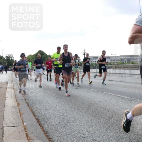 29.06.2025 - hella hamburg halbmarathon Lena Gebhardt http://msf.ph/oto/8462039 29.06.2025 09:54:54 Lombardsbrücke 9661, 3147, 1568, 2596, 17544, 1690, 1200, 1342, 1549, 1817, 1942, 2222, 2367, 2442, 2470, 2561, 2592, 2596, 2670, 2816, 2889, 2955, 3208, 3209, 3258, 3562, 4017, 4121, 4816, 4832, 5399, 5447, 5638, 5705, 5706, 5884, 6027, 6266, 6290, 6389, 6723, 6819, 6923, 6978, 6991, 7087, 7274, 7335, 7659, 7709, 7908, 8117, 8142, 8371, 8374, 8437, 8482, 8487, 8657, 8916, 8981, 9031, 9038, 9051, 9093, 9159, 9476, 9661, 9710, 9869, 9924, 9931, 10057, 10237, 11333 meine-sportfotos.de