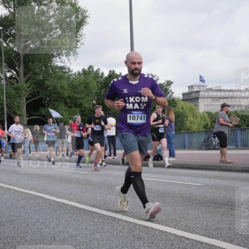 29.06.2025 - hella hamburg halbmarathon Luisa Fischer http://msf.ph/oto/8462050 29.06.2025 09:55:08 Kennedybrücke 18680, 7961, 18632, 1220, 7433, 14813, 1, 5, 10741, 1655, 1139, 1220, 1512, 4080, 5011, 7432, 7865, 7961, 10099, 10251, 10741 meine-sportfotos.de