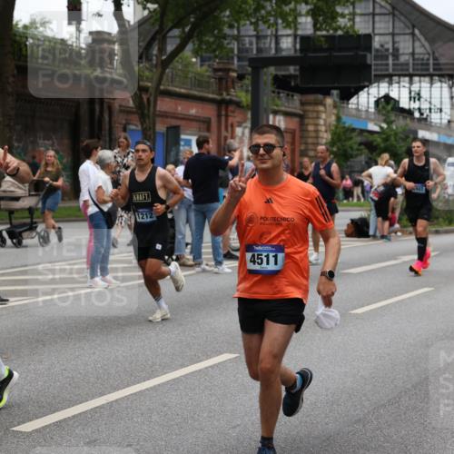 29.06.2025 - hella hamburg halbmarathon Yannick Fuchs http://msf.ph/oto/8462064 29.06.2025 10:56:51 20KM 1114, 1126, 1194, 1212, 1420, 1427, 1531, 1674, 1851, 2447, 2582, 2683, 2911, 3001, 3182, 3248, 3625, 3740, 4389, 4511, 4538, 5708, 5763, 6311, 6602, 6752, 6966, 7453, 7869, 8068, 8176, 8721, 8730, 9306, 11180, 11310, 12004, 12008, 12286, 12571, 12836, 12978, 13739, 13874, 13939, 14348, 14677, 14917, 16420, 16540, 17045, 17096, 17119, 17142, 17818, 18382, 18530 meine-sportfotos.de