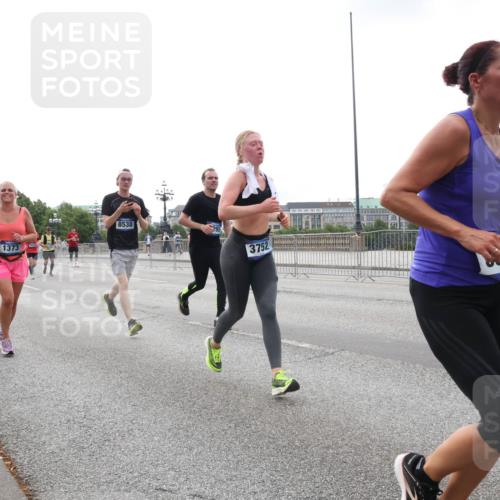 29.06.2025 - hella hamburg halbmarathon Lena Gebhardt http://msf.ph/oto/8462069 29.06.2025 10:32:01 Lombardsbrücke 323, 1373, 8538, 3752, 1235, 1311, 1373, 1844, 1879, 1987, 2349, 2384, 2672, 2831, 2832, 2943, 3022, 3221, 3239, 3358, 3396, 3397, 3424, 3571, 3681, 3707, 3751, 3752, 3778, 3822, 4314, 4365, 4605, 4877, 4924, 4953, 5156, 5496, 5601, 5658, 5743, 5965, 6160, 6218, 6252, 6573, 6640, 6718, 6727, 7135, 7239, 7295, 7334, 7344, 7535, 7570, 7695, 7789, 7816, 7898, 8175, 8304, 8538, 8620, 8806, 9078, 9104, 9125, 9183, 9206, 9478, 9812, 9883, 10240, 17404 meine-sportfotos.de
