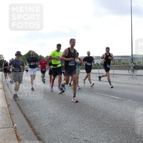29.06.2025 - hella hamburg halbmarathon Lena Gebhardt http://msf.ph/oto/8462079 29.06.2025 09:54:55 Lombardsbrücke 15684, 2596, 6991, 661, 535, 1200, 1549, 1817, 1942, 2222, 2367, 2442, 2470, 2561, 2592, 2596, 2670, 2816, 2889, 2955, 3208, 3209, 3258, 3562, 4017, 4121, 4816, 4832, 5399, 5447, 5638, 5705, 5706, 5884, 6027, 6266, 6290, 6389, 6723, 6819, 6923, 6978, 6991, 7087, 7274, 7335, 7659, 7709, 7908, 8117, 8142, 8371, 8374, 8437, 8482, 8487, 8657, 8693, 8889, 8916, 8981, 9031, 9038, 9051, 9093, 9159, 9476, 9661, 9710, 9869, 9924, 9931, 10057, 10237, 11333 meine-sportfotos.de