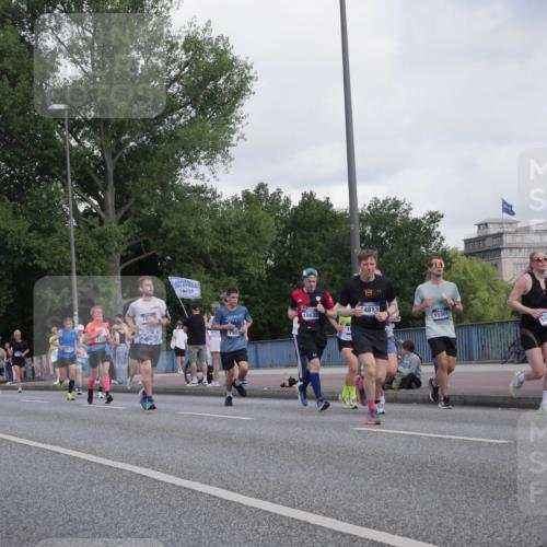 29.06.2025 - hella hamburg halbmarathon Luisa Fischer http://msf.ph/oto/8462100 29.06.2025 09:55:09 Kennedybrücke 7432, 1221, 05, 18632, 4813, 7961, 15301, 165, 1139, 1220, 1512, 4080, 7432, 7451, 7865, 7961, 8467, 10099, 10251, 10741 meine-sportfotos.de