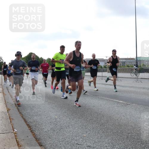 29.06.2025 - hella hamburg halbmarathon Lena Gebhardt http://msf.ph/oto/8462105 29.06.2025 09:54:55 Lombardsbrücke 3661, 13143, 15684, 2596, 6991, 5350, 1200, 1549, 1817, 1942, 2222, 2367, 2442, 2470, 2561, 2592, 2596, 2670, 2816, 2889, 2955, 3208, 3209, 3258, 3562, 4017, 4121, 4816, 4832, 5399, 5447, 5638, 5705, 5706, 5884, 6027, 6266, 6290, 6389, 6723, 6819, 6923, 6978, 6991, 7087, 7274, 7335, 7659, 7709, 7908, 8117, 8142, 8371, 8374, 8437, 8482, 8487, 8657, 8693, 8889, 8916, 8981, 9031, 9038, 9051, 9093, 9159, 9476, 9661, 9710, 9869, 9924, 9931, 10057, 10237, 11333 meine-sportfotos.de