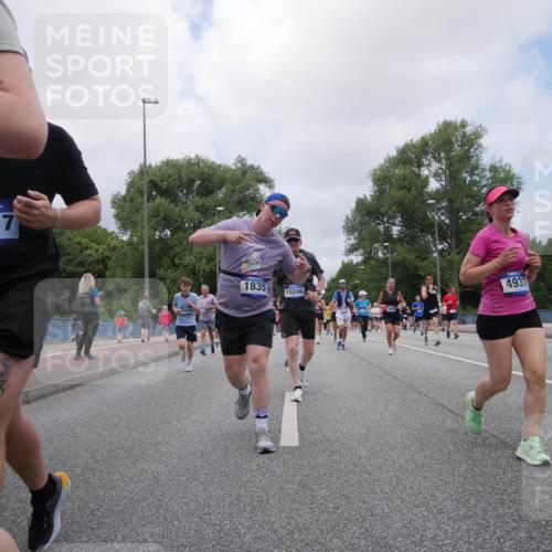 29.06.2025 - hella hamburg halbmarathon Luisa Fischer http://msf.ph/oto/8462137 29.06.2025 10:39:32 Kennedybrücke 5617, 1835, 15248, 4937, 1102, 4937, 5246, 5747, 5919, 8530, 9229, 9295, 9694, 9701 meine-sportfotos.de
