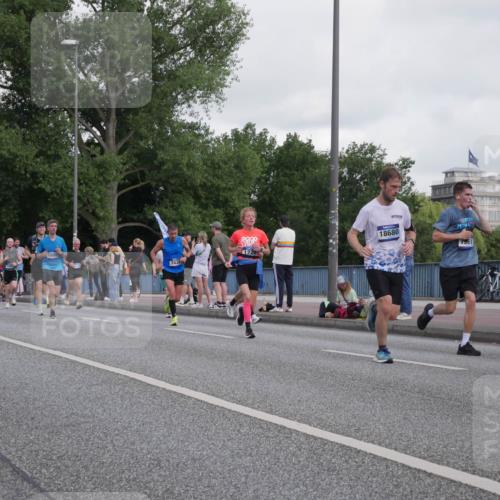 29.06.2025 - hella hamburg halbmarathon Luisa Fischer http://msf.ph/oto/8462195 29.06.2025 09:55:11 Kennedybrücke 7432, 1220, 18680, 7561, 1220, 1415, 1512, 2233, 4080, 7067, 7191, 7432, 7451, 7865, 7961, 8467, 10099, 10251, 10741 meine-sportfotos.de