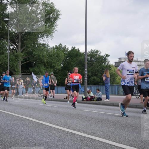 29.06.2025 - hella hamburg halbmarathon Luisa Fischer http://msf.ph/oto/8462217 29.06.2025 09:55:12 Kennedybrücke 10099, 7432, 14449, 17720, 1220, 18680, 7961, 1220, 1415, 2233, 3109, 4080, 5477, 7067, 7191, 7432, 7451, 7865, 7961, 8467, 10099, 10251 meine-sportfotos.de