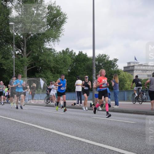 29.06.2025 - hella hamburg halbmarathon Luisa Fischer http://msf.ph/oto/8462243 29.06.2025 09:55:12 Kennedybrücke 7451, 10099, 7432, 14449, 122, 1220, 1415, 2233, 3109, 4080, 5477, 7067, 7191, 7432, 7451, 7865, 7961, 8467, 10099, 10251 meine-sportfotos.de