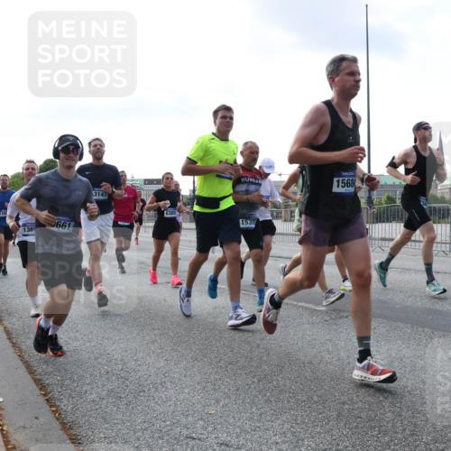 29.06.2025 - hella hamburg halbmarathon Lena Gebhardt http://msf.ph/oto/8462271 29.06.2025 09:54:56 Lombardsbrücke 661, 1369, 3147, 1568, 6389, 15350, 1200, 1549, 1817, 1942, 2222, 2367, 2442, 2470, 2561, 2592, 2596, 2670, 2816, 2955, 3208, 3209, 3258, 3562, 4017, 4121, 4816, 4832, 5399, 5447, 5638, 5705, 5706, 5884, 6027, 6266, 6290, 6389, 6723, 6819, 6923, 6978, 6991, 7087, 7274, 7335, 7659, 7709, 7908, 8117, 8142, 8371, 8374, 8437, 8482, 8487, 8657, 8693, 8889, 8916, 8981, 9031, 9038, 9051, 9093, 9159, 9476, 9661, 9710, 9869, 9924, 9931, 10057, 10237, 11333 meine-sportfotos.de