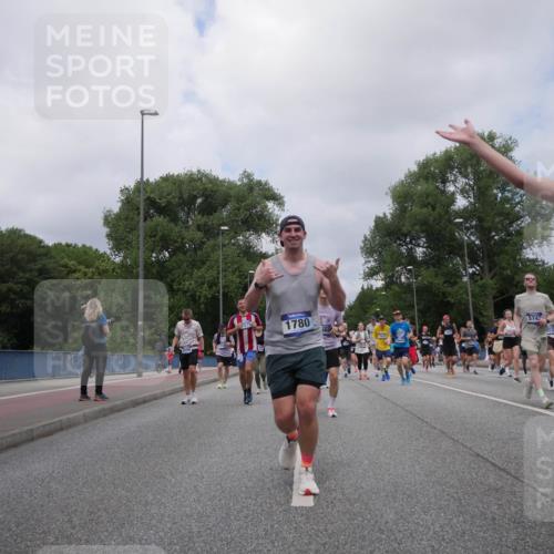 29.06.2025 - hella hamburg halbmarathon Luisa Fischer http://msf.ph/oto/8462302 29.06.2025 10:39:39 Kennedybrücke 7575, 1780, 566, 5743, 12, 1224, 3699, 5171, 5246, 5540, 5747, 5919, 6417, 8530, 9229, 9694, 9701, 10531 meine-sportfotos.de
