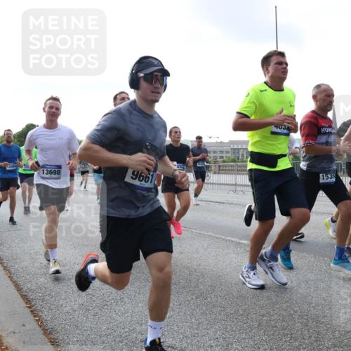 29.06.2025 - hella hamburg halbmarathon Lena Gebhardt http://msf.ph/oto/8462415 29.06.2025 09:54:56 Lombardsbrücke 14814, 12094, 320, 13698, 9661, 1834, 153, 259, 1200, 1549, 1817, 1942, 2222, 2367, 2442, 2470, 2561, 2592, 2596, 2670, 2816, 2955, 3208, 3209, 3258, 3562, 4017, 4121, 4816, 4832, 5399, 5447, 5638, 5705, 5706, 5884, 6027, 6266, 6290, 6389, 6723, 6819, 6923, 6978, 6991, 7087, 7274, 7335, 7659, 7709, 7908, 8117, 8142, 8371, 8374, 8437, 8482, 8487, 8657, 8693, 8889, 8916, 8981, 9031, 9038, 9051, 9093, 9159, 9476, 9661, 9710, 9869, 9924, 9931, 10057, 10237, 11333 meine-sportfotos.de