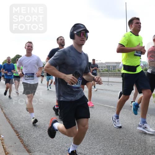 29.06.2025 - hella hamburg halbmarathon Lena Gebhardt http://msf.ph/oto/8462425 29.06.2025 09:54:56 Lombardsbrücke 148, 12094, 13698, 1834, 4032, 1530, 2596, 1200, 1549, 1817, 1942, 2222, 2367, 2442, 2470, 2561, 2592, 2596, 2670, 2816, 2955, 3208, 3209, 3258, 3562, 4017, 4121, 4816, 4832, 5399, 5447, 5638, 5705, 5706, 5884, 6027, 6266, 6290, 6389, 6723, 6819, 6923, 6978, 6991, 7087, 7274, 7335, 7659, 7709, 7908, 8117, 8142, 8371, 8374, 8437, 8482, 8487, 8657, 8693, 8889, 8916, 8981, 9031, 9038, 9051, 9093, 9159, 9476, 9661, 9710, 9869, 9924, 9931, 10057, 10237, 11333 meine-sportfotos.de