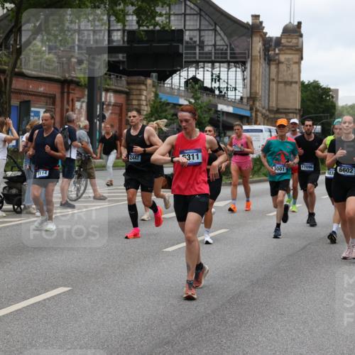 29.06.2025 - hella hamburg halbmarathon Yannick Fuchs http://msf.ph/oto/8462437 29.06.2025 10:56:52 20KM 1114, 1126, 1194, 1212, 1420, 1427, 1531, 1674, 1851, 1881, 2447, 2582, 2683, 2911, 3001, 3182, 3248, 3625, 3740, 4389, 4511, 4538, 5708, 5763, 6311, 6602, 6966, 7453, 7869, 8068, 8176, 8721, 8730, 9306, 11180, 11310, 12004, 12008, 12286, 12571, 12836, 12978, 13739, 13874, 13939, 14348, 14677, 14917, 16420, 16540, 17045, 17096, 17119, 17142, 17818, 18382, 18530, 18999 meine-sportfotos.de