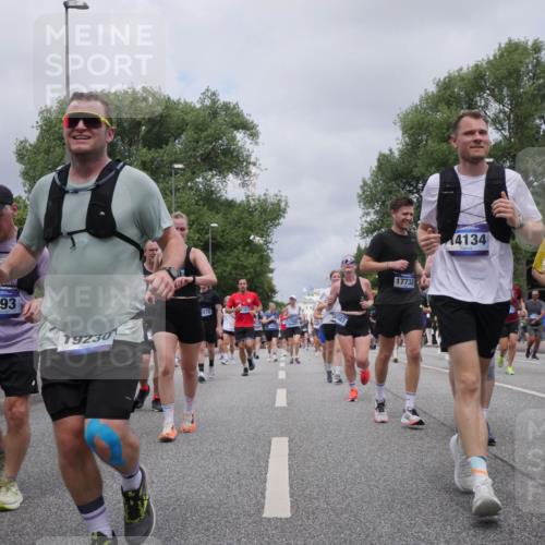 29.06.2025 - hella hamburg halbmarathon Luisa Fischer http://msf.ph/oto/8462492 29.06.2025 10:39:45 Kennedybrücke 8793, 19230, 17732, 4134, 14133, 1008, 1010, 1224, 3401, 3699, 4245, 5171, 5540, 5809, 6184, 6417, 8581, 9432, 10487, 10531, 10577 meine-sportfotos.de