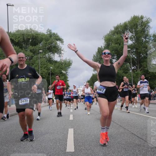 29.06.2025 - hella hamburg halbmarathon Luisa Fischer http://msf.ph/oto/8462538 29.06.2025 10:39:47 Kennedybrücke 540, 1541, 2425, 2870, 116, 3401, 3679, 18152, 6667, 8581, 1008, 1010, 3401, 3699, 4245, 5171, 5540, 5809, 6184, 6417, 7632, 8581, 9432, 9806, 10487, 10531, 10577 meine-sportfotos.de