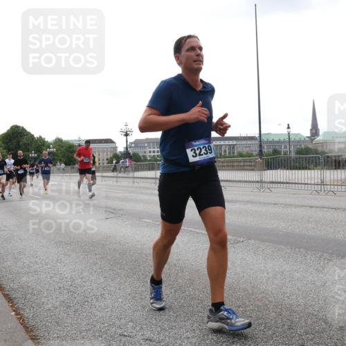 29.06.2025 - hella hamburg halbmarathon Lena Gebhardt http://msf.ph/oto/8462540 29.06.2025 10:32:04 Lombardsbrücke 3239, 1235, 1311, 1373, 1844, 1879, 1987, 2349, 2384, 2672, 2831, 2832, 2943, 3022, 3221, 3239, 3358, 3396, 3397, 3424, 3571, 3681, 3707, 3751, 3752, 3778, 3822, 4314, 4365, 4605, 4877, 4924, 5156, 5496, 5601, 5658, 5743, 5965, 6160, 6218, 6252, 6640, 6718, 6727, 7135, 7239, 7295, 7334, 7344, 7535, 7570, 7695, 7789, 7816, 7898, 8124, 8175, 8304, 8538, 8620, 8787, 8806, 8914, 9078, 9104, 9125, 9206, 9478, 9812, 9883 meine-sportfotos.de