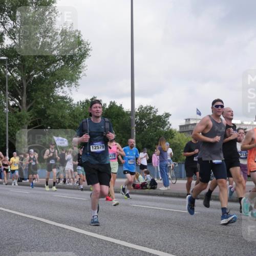 29.06.2025 - hella hamburg halbmarathon Luisa Fischer http://msf.ph/oto/8462611 29.06.2025 09:55:22 Kennedybrücke 18920, 1905, 12579, 477, 10, 18806, 3124, 13687, 1415, 1468, 2233, 3109, 3124, 4497, 4691, 5476, 5477, 7067, 7191, 7325, 7451, 7843, 8467, 9081, 10000, 10796 meine-sportfotos.de