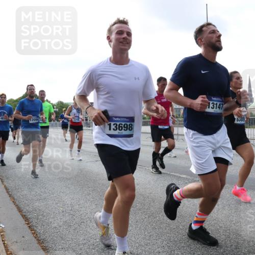 29.06.2025 - hella hamburg halbmarathon Lena Gebhardt http://msf.ph/oto/8462617 29.06.2025 09:54:57 Lombardsbrücke 1481, 120943, 13698, 13147, 6389, 1200, 1549, 1817, 1942, 2222, 2367, 2442, 2470, 2561, 2592, 2596, 2670, 2816, 2955, 3208, 3209, 3258, 3562, 4017, 4121, 4816, 4832, 5399, 5447, 5638, 5705, 5706, 5884, 6027, 6266, 6290, 6389, 6723, 6819, 6923, 6978, 6991, 7087, 7274, 7335, 7659, 7908, 8117, 8142, 8371, 8374, 8437, 8482, 8487, 8657, 8693, 8889, 8916, 8981, 9031, 9038, 9051, 9093, 9159, 9476, 9661, 9710, 9869, 9924, 9931, 10057, 11333 meine-sportfotos.de
