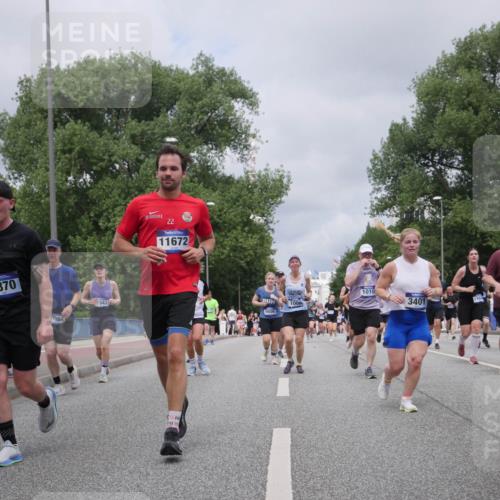 29.06.2025 - hella hamburg halbmarathon Luisa Fischer http://msf.ph/oto/8462621 29.06.2025 10:39:49 Kennedybrücke 2870, 0984, 7943, 22, 11672, 1010, 3401, 1008, 9806, 3699, 1008, 1010, 3401, 3699, 4245, 5540, 5809, 6184, 6359, 6417, 7632, 8581, 9432, 9806, 10487, 10531, 10577 meine-sportfotos.de