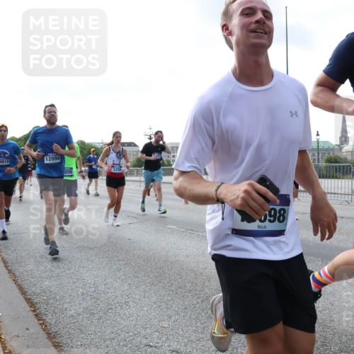 29.06.2025 - hella hamburg halbmarathon Lena Gebhardt http://msf.ph/oto/8462674 29.06.2025 09:54:57 Lombardsbrücke 14814, 12094, 209, 3208, 598, 1314, 1200, 1549, 1817, 1942, 2222, 2367, 2442, 2470, 2561, 2592, 2596, 2670, 2816, 2955, 3208, 3209, 3258, 3562, 4017, 4121, 4816, 4832, 5399, 5447, 5638, 5705, 5706, 5884, 6027, 6266, 6290, 6389, 6723, 6819, 6923, 6978, 6991, 7087, 7274, 7335, 7659, 7908, 8117, 8142, 8371, 8374, 8437, 8482, 8487, 8657, 8693, 8889, 8916, 8981, 9031, 9038, 9051, 9093, 9159, 9476, 9661, 9710, 9869, 9924, 9931, 10057, 11333 meine-sportfotos.de