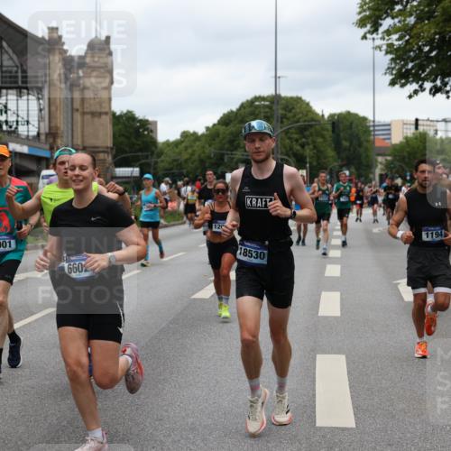 29.06.2025 - hella hamburg halbmarathon Yannick Fuchs http://msf.ph/oto/8462756 29.06.2025 10:56:53 20KM 1114, 1126, 1194, 1212, 1420, 1427, 1531, 1674, 1851, 1881, 2447, 2582, 2683, 2911, 3001, 3182, 3248, 3625, 3740, 4389, 4511, 4538, 5653, 5708, 5763, 6311, 6602, 6966, 7453, 8068, 8176, 8721, 8730, 9306, 9554, 11310, 12004, 12008, 12286, 12571, 12836, 12978, 13739, 13874, 13939, 14348, 14677, 14917, 16420, 16540, 17045, 17096, 17119, 17142, 17818, 18382, 18530, 18999, 19241 meine-sportfotos.de