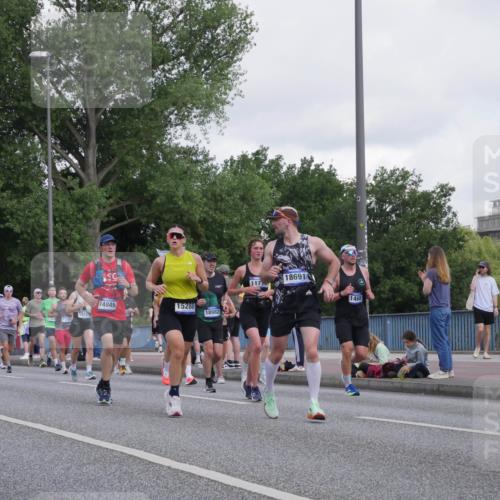 29.06.2025 - hella hamburg halbmarathon Luisa Fischer http://msf.ph/oto/8462771 29.06.2025 09:55:26 Kennedybrücke 18765, 14849, 15280, 18982, 1810, 1613, 11348, 18691, 117, 1468, 1070, 1468, 1613, 1782, 3098, 3124, 3928, 4497, 4691, 4981, 5476, 7325, 7599, 7843, 8664, 9081, 9540, 10000, 10750, 10796 meine-sportfotos.de