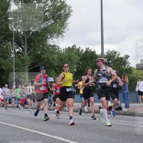 29.06.2025 - hella hamburg halbmarathon Luisa Fischer http://msf.ph/oto/8462796 29.06.2025 09:55:26 Kennedybrücke 18765, 1134, 181, 05, 14849, 18691, 15280, 1468, 1784, 1070, 1468, 1613, 1782, 3098, 3124, 3928, 4497, 4691, 4981, 5476, 7325, 7599, 7843, 8664, 9081, 9540, 10000, 10750, 10796 meine-sportfotos.de