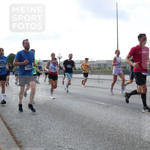 29.06.2025 - hella hamburg halbmarathon Lena Gebhardt http://msf.ph/oto/8462800 29.06.2025 09:54:57 Lombardsbrücke 14814, 12094, 3208, 9093, 1612, 1200, 1549, 1817, 1942, 2222, 2367, 2442, 2470, 2561, 2592, 2596, 2670, 2816, 2955, 3208, 3209, 3258, 3562, 4017, 4121, 4816, 4832, 5399, 5447, 5638, 5705, 5706, 5884, 6027, 6266, 6290, 6389, 6723, 6819, 6923, 6978, 6991, 7087, 7274, 7335, 7659, 7908, 8117, 8142, 8371, 8374, 8437, 8482, 8487, 8657, 8693, 8889, 8916, 8981, 9031, 9038, 9051, 9093, 9159, 9476, 9661, 9710, 9869, 9924, 9931, 10057, 11333 meine-sportfotos.de