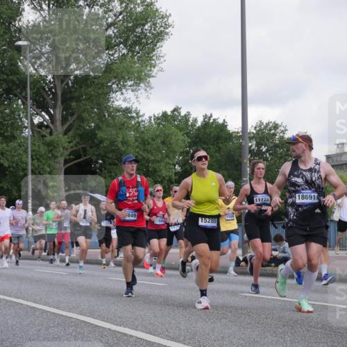 29.06.2025 - hella hamburg halbmarathon Luisa Fischer http://msf.ph/oto/8462821 29.06.2025 09:55:27 Kennedybrücke 18765, 849, 1613, 113, 18107, 17846, 7325, 3098, 15280, 5476, 15894, 11778, 18691, 1070, 1468, 1613, 1782, 3098, 3928, 4497, 4691, 4981, 5476, 6152, 6716, 7005, 7325, 7599, 7843, 8664, 9081, 9540, 10000, 10750, 10796 meine-sportfotos.de