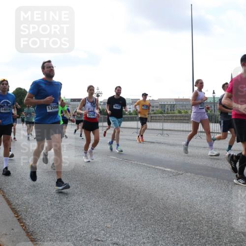29.06.2025 - hella hamburg halbmarathon Lena Gebhardt http://msf.ph/oto/8462851 29.06.2025 09:54:57 Lombardsbrücke 16402, 14814, 12094, 3208, 9093, 1612, 1200, 1549, 1817, 1942, 2222, 2367, 2442, 2470, 2561, 2592, 2596, 2670, 2816, 2955, 3208, 3209, 3258, 3562, 4017, 4121, 4816, 4832, 5399, 5447, 5638, 5705, 5706, 5884, 6027, 6266, 6290, 6389, 6723, 6819, 6923, 6978, 6991, 7087, 7274, 7335, 7659, 7908, 8117, 8142, 8371, 8374, 8437, 8482, 8487, 8657, 8693, 8889, 8916, 8981, 9031, 9038, 9051, 9093, 9159, 9476, 9661, 9710, 9869, 9924, 9931, 10057, 11333 meine-sportfotos.de