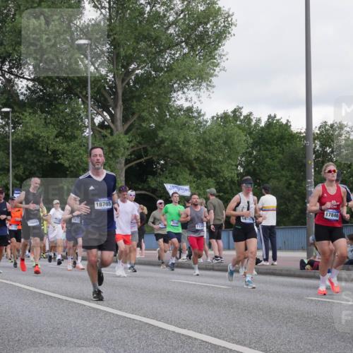 29.06.2025 - hella hamburg halbmarathon Luisa Fischer http://msf.ph/oto/8462902 29.06.2025 09:55:28 Kennedybrücke 4981, 16414, 10000, 1613, 18765, 3098, 1134, 1810, 17846, 1070, 1468, 1613, 1782, 3098, 3917, 3928, 4497, 4981, 5476, 6152, 6716, 7005, 7093, 7325, 7599, 7843, 8664, 8694, 9081, 9540, 10000, 10750 meine-sportfotos.de