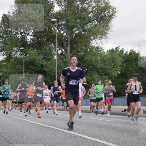 29.06.2025 - hella hamburg halbmarathon Luisa Fischer http://msf.ph/oto/8462925 29.06.2025 09:55:29 Kennedybrücke 16414, 19128, 10000, 1613, 18765, 3098, 1134, 7599, 18107, 1070, 1468, 1613, 1782, 2189, 3098, 3917, 3928, 4277, 4497, 4981, 5476, 6152, 6716, 7005, 7093, 7325, 7599, 7843, 8664, 8694, 9081, 9213, 9540, 10000, 10750 meine-sportfotos.de